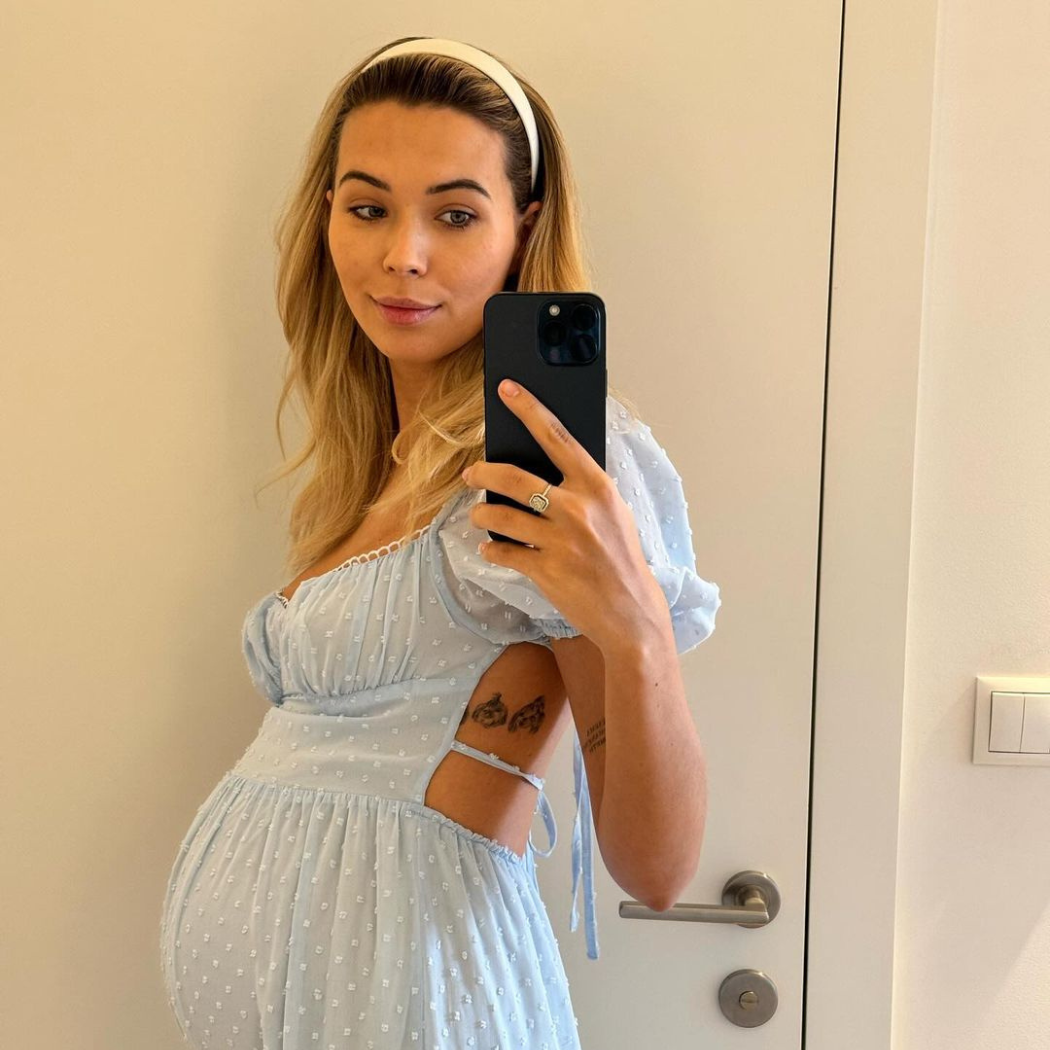 Przekonują do nowego eko trendu. Ciążowe sukienki, które można nosić latami po urodzeniu dziecka to hit